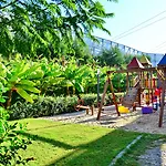 Resort Adenya & Halal