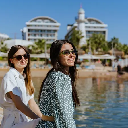 Semesteranläggning (resort) Adenya & Halal 5*