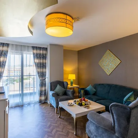 Adenya & Halal Αλάνια