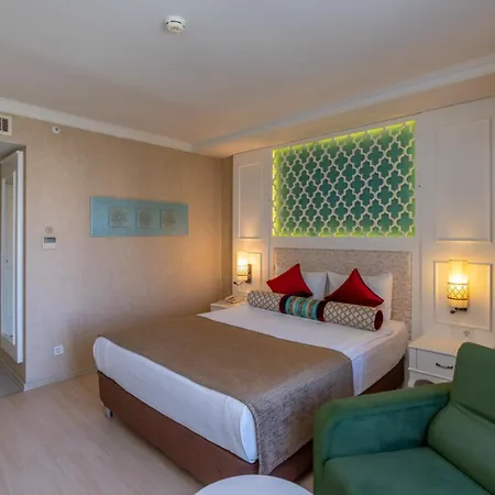 Θέρετρο Adenya & Halal 5*