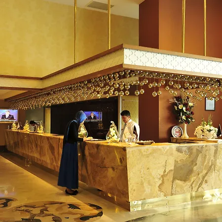 Adenya & Halal Αλάνια