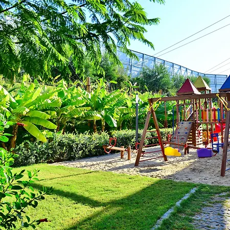 Θέρετρο Adenya & Halal