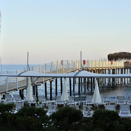 Θέρετρο Adenya & Halal 5*